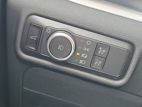 Used 2023 Ford Explorer XLT w/ Equipment Group 202A AWD/4WD image 8
