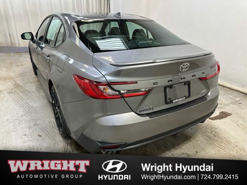 Used 2025 Toyota Camry SE w/ Convenience Package image 4
