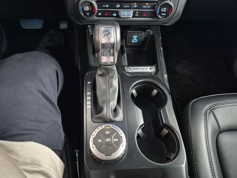 Used 2025 Ford Bronco Outer Banks image 31