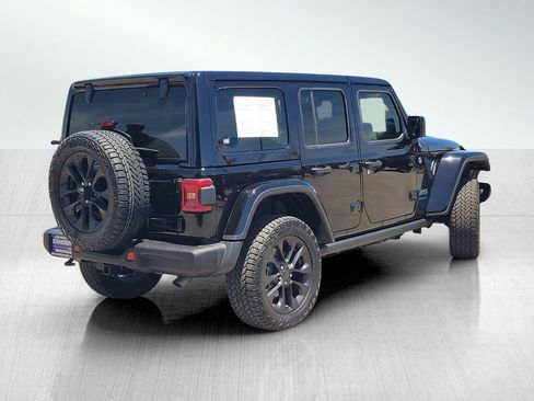 Used 2025 Jeep Wrangler Unlimited Sahara AWD/4WD image 4