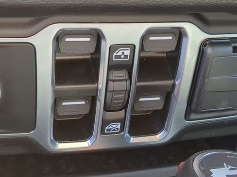 Certified 2025 Jeep Wrangler Unlimited Sport image 24