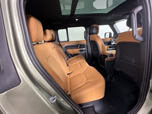 Used 2023 Land Rover Defender 110 SE image 24