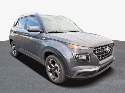 Used 2025 Hyundai Venue SEL FWD image 3