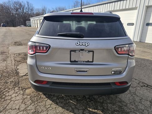 Used 2021 Jeep Compass Latitude image 4