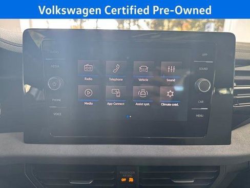 Used 2025 Volkswagen Jetta SE w/ Sunroof Package FWD image 23