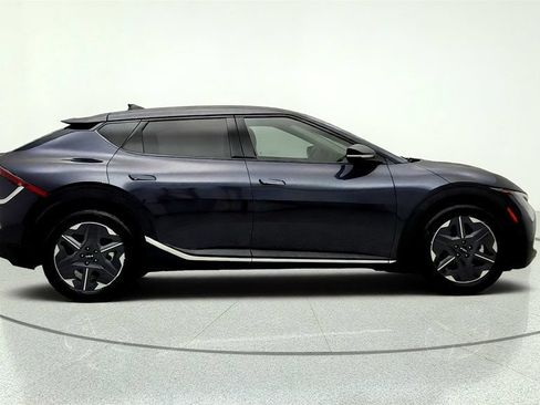 Used 2025 Kia EV6 Light w/ Light LR Technology Package RWD image 4