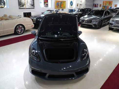 Used 2018 Porsche 718 Cayman RWD image 9
