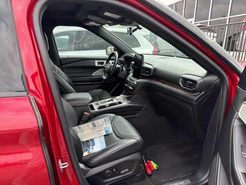 Used 2020 Ford Explorer Platinum w/ Premium Technology Package image 6