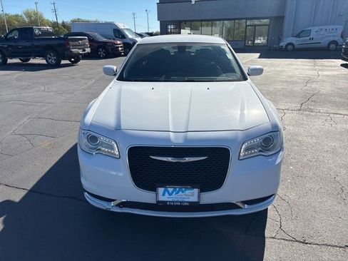 Used 2023 Chrysler 300 Touring AWD/4WD image 2