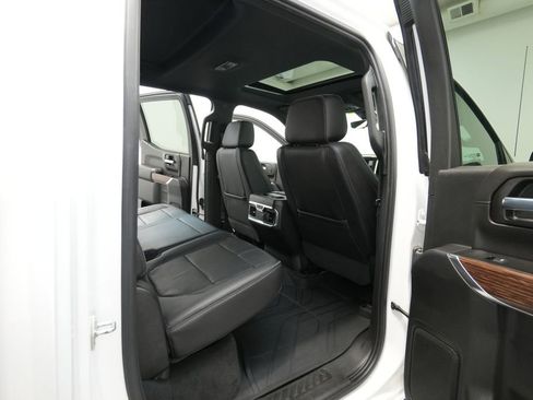 Used 2020 Chevrolet Silverado 1500 High Country w/ Technology Package image 33