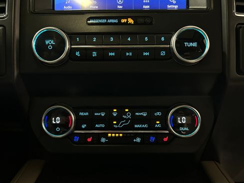 Used 2021 Ford Expedition Limited AWD/4WD image 9