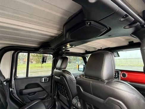 Used 2021 Jeep Gladiator Rubicon image 16