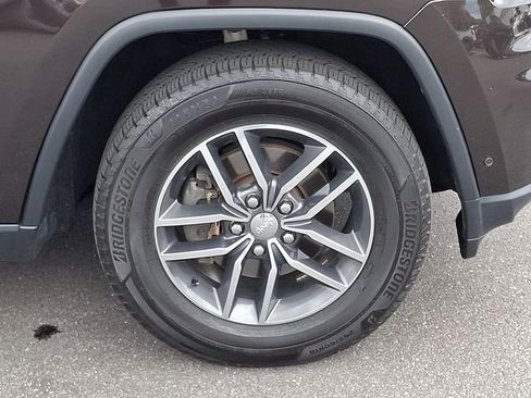 Used 2017 Jeep Grand Cherokee Limited w/ Luxury Group II AWD/4WD image 30