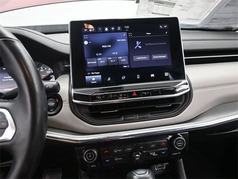 Used 2022 Jeep Compass Limited image 34