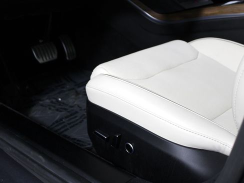 Used 2021 Tesla Model S Plaid image 10