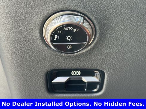 Used 2025 Mercedes-Benz GLC 300 image 21