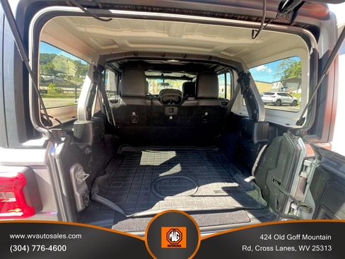 Used 2018 Jeep Wrangler Unlimited Sahara w/ Dual Top Group image 17