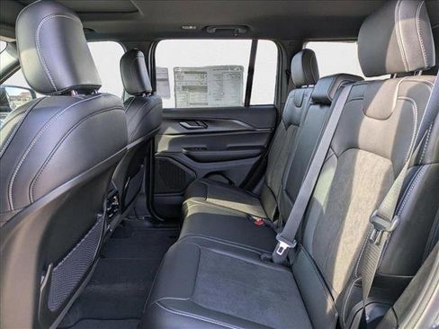 New 2025 Jeep Grand Cherokee Altitude image 16