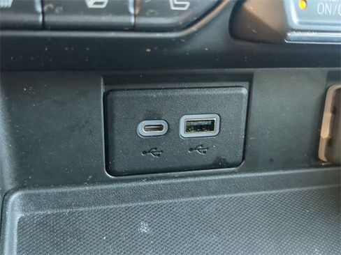 Used 2022 Chevrolet Suburban High Country image 22