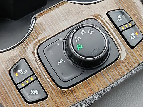 Certified 2022 GMC Acadia SLE w/ Driver Convenience Package image 24