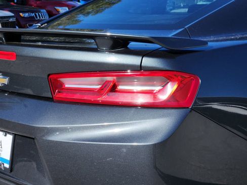 Used 2017 Chevrolet Camaro SS image 8