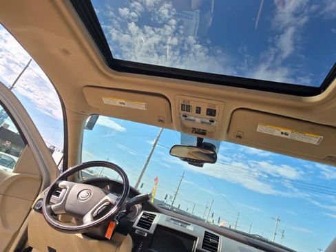Used 2009 Cadillac Escalade ESV AWD image 30