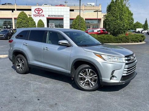 Used 2019 Toyota Highlander LE image 2