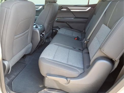 Used 2025 GMC Acadia Elevation FWD image 17