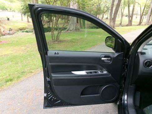 Used 2014 Jeep Compass Latitude w/ Sun/Sound Group image 10