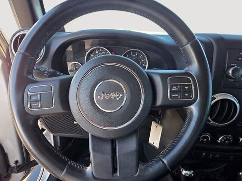 Used 2012 Jeep Wrangler Sahara image 27