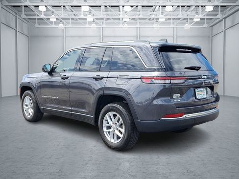 Used 2024 Jeep Grand Cherokee Laredo X AWD/4WD image 7