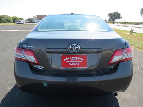 Used 2010 Toyota Camry SE image 8