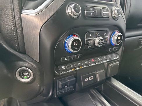 Used 2022 GMC Sierra 2500 Denali w/ Denali Black Diamond Edition image 18