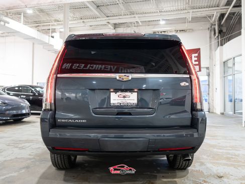 Used 2020 Cadillac Escalade Luxury AWD/4WD image 6