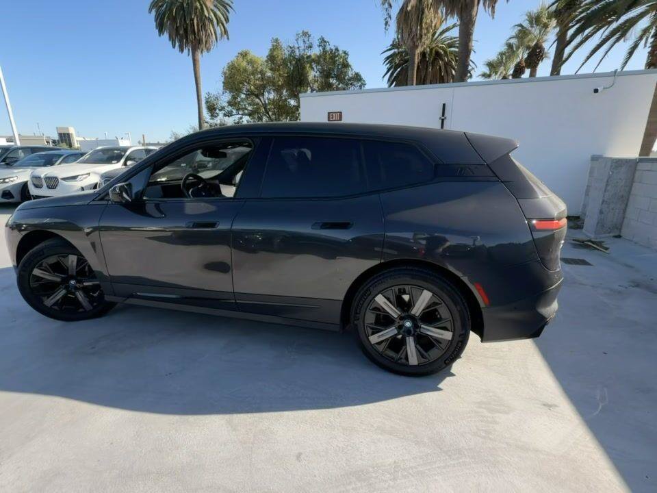 Used 2024 BMW iX xDrive50 w/ Premium Package AWD/4WD image 2