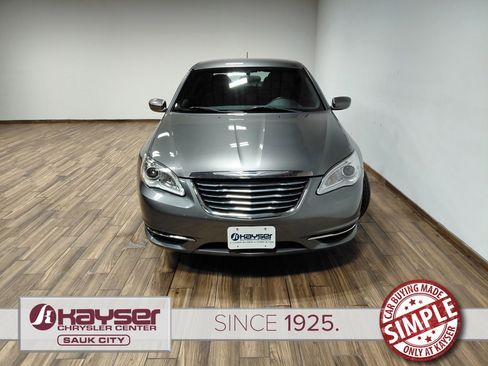 Used 2011 Chrysler 200 Touring image 3