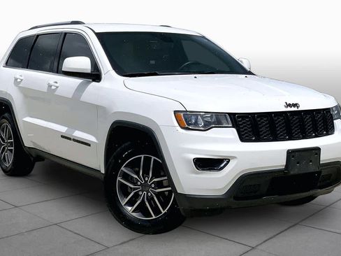 Used 2019 Jeep Grand Cherokee Laredo w/ Laredo X Package image 2