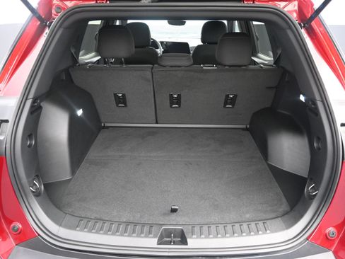 Used 2026 Chevrolet Equinox LT w/ Safety and Technology Package FWD image 28