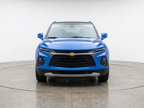 Used 2025 Chevrolet Blazer LT image 2