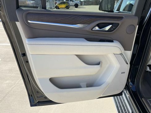 Used 2021 GMC Yukon XL Denali w/ Denali Premium Package image 19