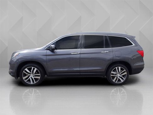 Used 2018 Honda Pilot Touring image 2