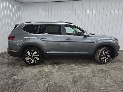 Used 2024 Volkswagen Atlas SE image 2