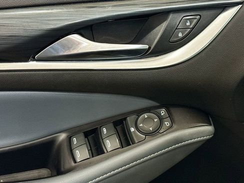 Used 2018 Buick Enclave Essence image 19