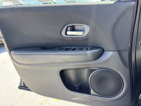 Used 2022 Honda HR-V LX image 16