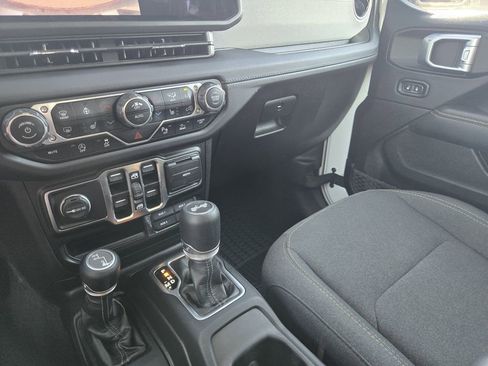 Used 2024 Jeep Wrangler Unlimited Sahara w/ Safety Group AWD/4WD image 20