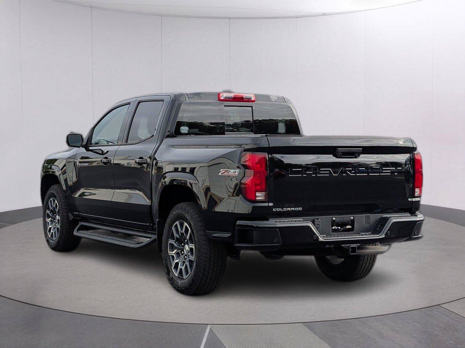 Used 2026 Chevrolet Colorado Z71 w/ Technology Package AWD/4WD image 3