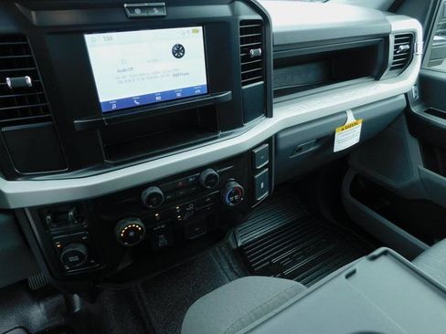 New 2026 Ford F250 4x4 Crew Cab Super Duty image 17