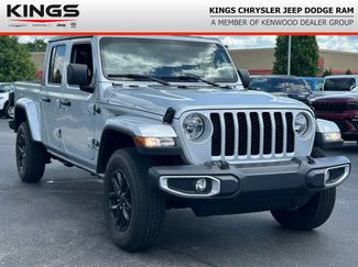 Used 2023 Jeep Gladiator Sport AWD/4WD video 1