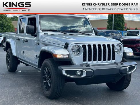 Used 2023 Jeep Gladiator Sport AWD/4WD image 1