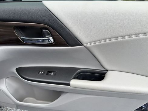 Used 2016 Honda Accord EX-L image 42